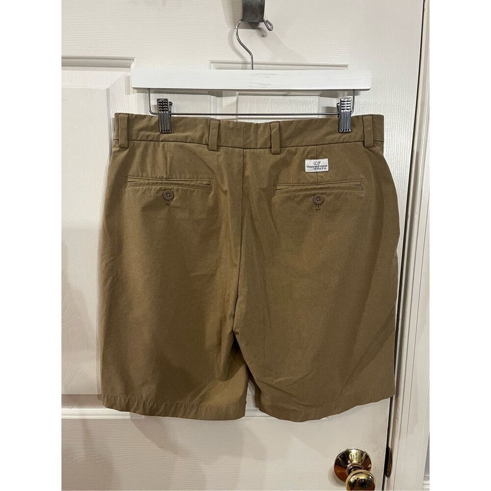 Vineyard Vines The Breaker Performance Shorts in Tan sz 32 EUC - Picture 4 of 6